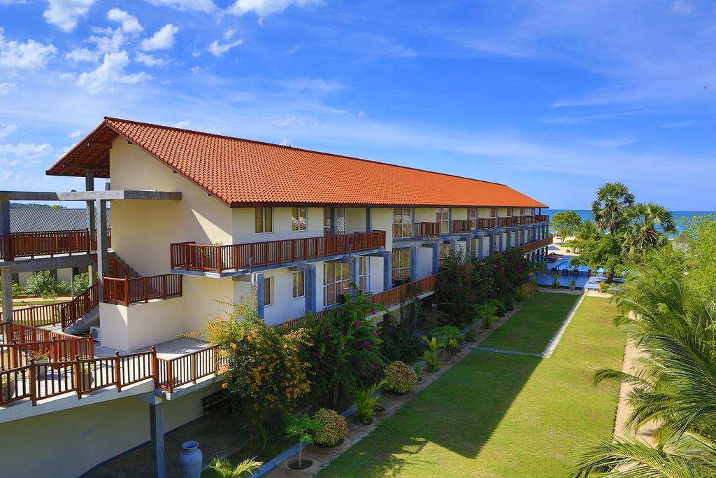 Marina Beach Passikudah Exterior foto